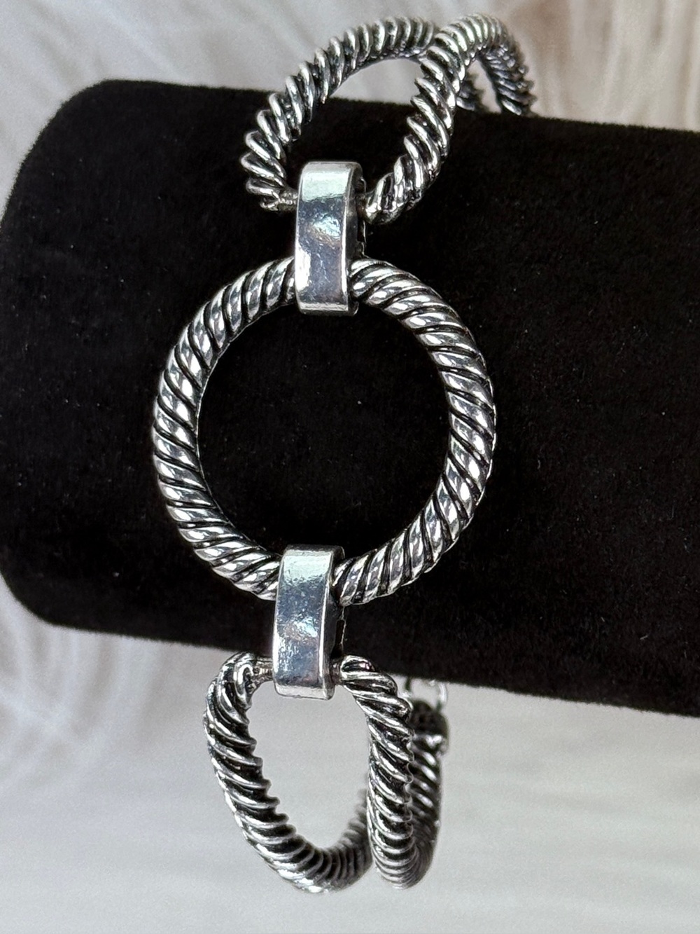 Pretty silvertone adjustable costume bracelet